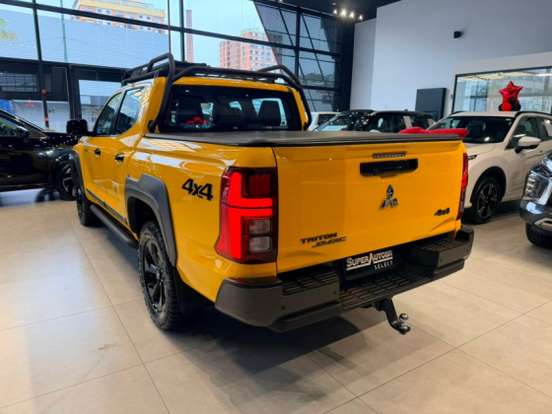 MITSUBISHI-TRITON-2.4 BITURBO DIESEL CD SAVANA 4X4 AUTOMÁTICO MITSUBISHI-TRITON-2025