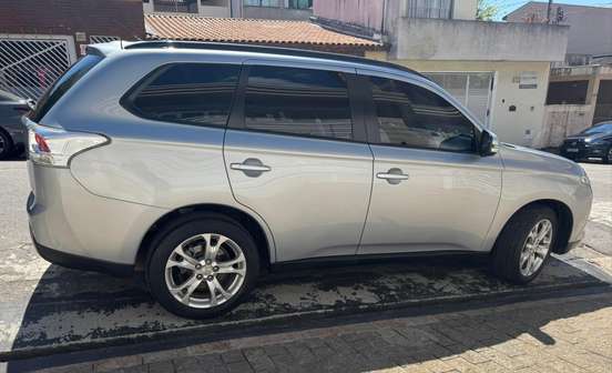 MITSUBISHI-OUTLANDER-2014