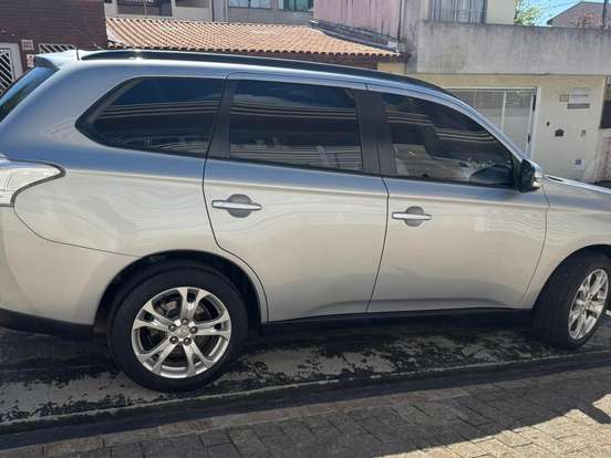 MITSUBISHI-OUTLANDER-2.0 16V GASOLINA 4P AUTOMÁTICO MITSUBISHI-OUTLANDER-2014