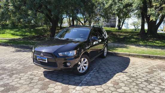 MITSUBISHI-OUTLANDER-2011