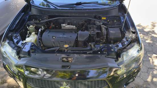MITSUBISHI-OUTLANDER-2011
