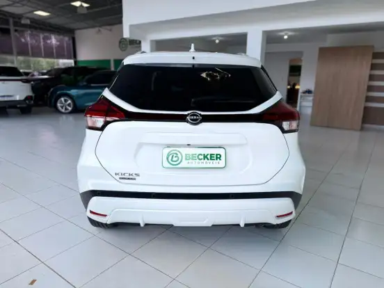 NISSAN-KICKS PLAY-2025