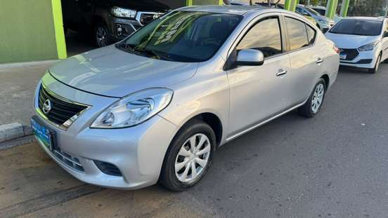 NISSAN-VERSA-2011