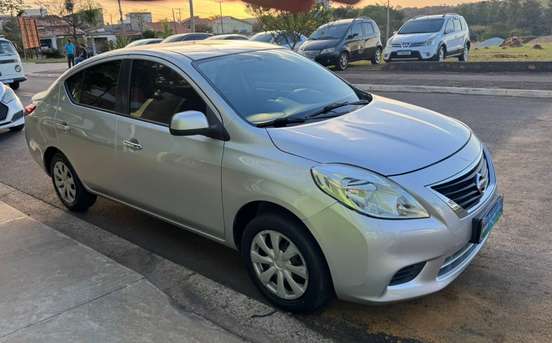 NISSAN-VERSA-2011