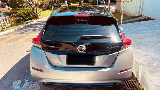 NISSAN-LEAF-2021