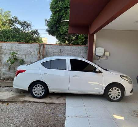 NISSAN-VERSA-2020