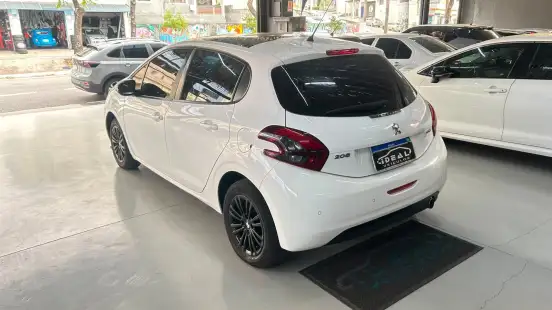 PEUGEOT-208-2017