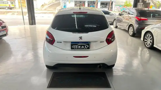 PEUGEOT-208-2017