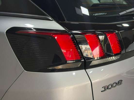 PEUGEOT-3008-2017