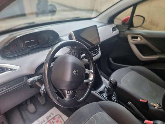 PEUGEOT-208-2017