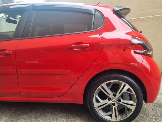 PEUGEOT-208-1.2 ALLURE 12V FLEX 4P MANUAL PEUGEOT-208-2017