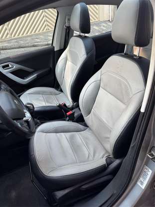 PEUGEOT-208-2013