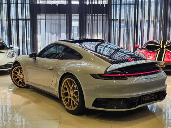 PORSCHE-911-2023
