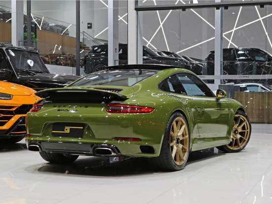 PORSCHE-911-2016