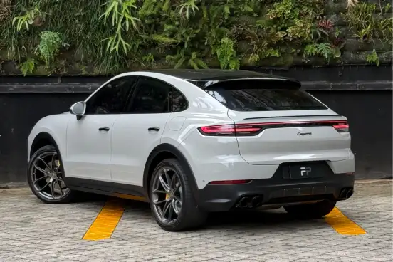 PORSCHE-CAYENNE-2022