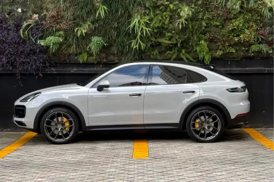 PORSCHE-CAYENNE-2022