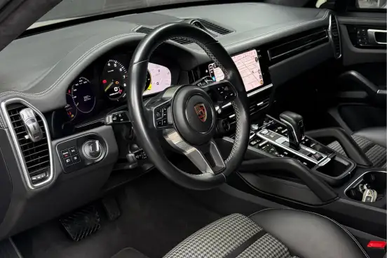 PORSCHE-CAYENNE-2022