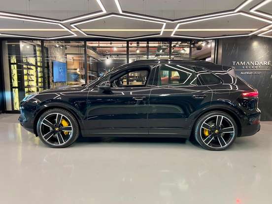 PORSCHE-CAYENNE-2020