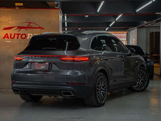 PORSCHE-CAYENNE-2019