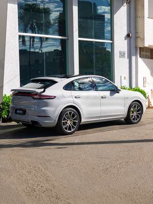 PORSCHE-CAYENNE-2022