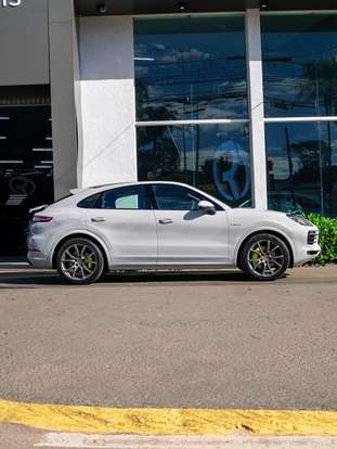 PORSCHE-CAYENNE-2022