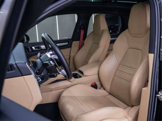 PORSCHE-CAYENNE-2023