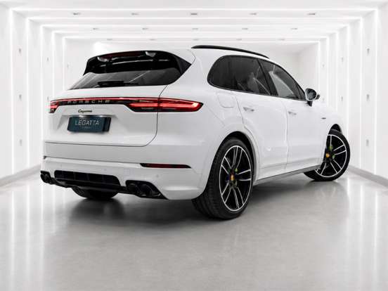 PORSCHE-CAYENNE-2022