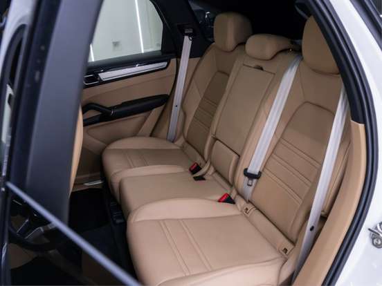 PORSCHE-CAYENNE-2022