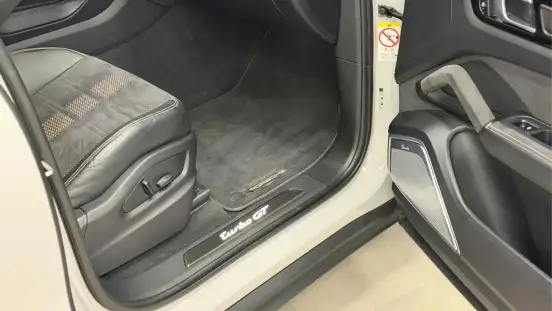 PORSCHE-CAYENNE-2022