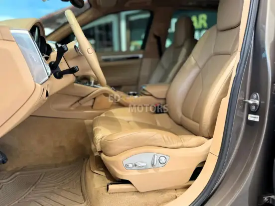PORSCHE-CAYENNE-2011