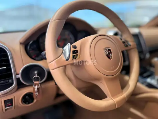 PORSCHE-CAYENNE-2011