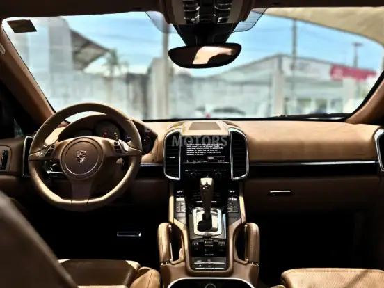 PORSCHE-CAYENNE-2011