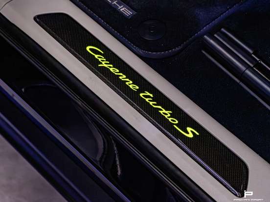 PORSCHE-CAYENNE-2022