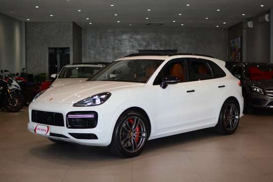 PORSCHE-CAYENNE-2022