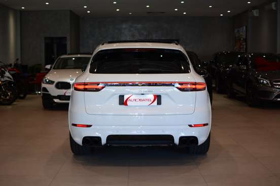 PORSCHE-CAYENNE-2022