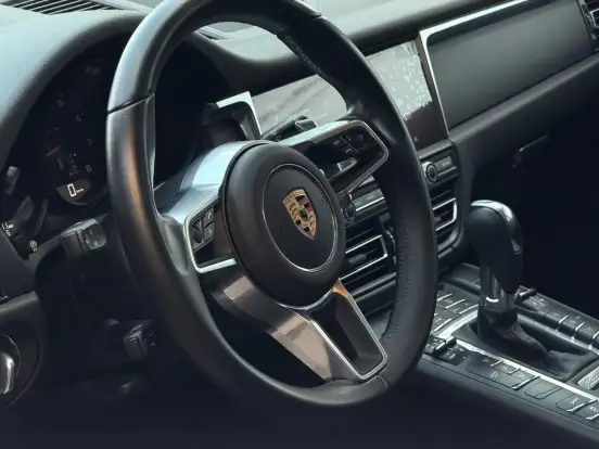 PORSCHE-MACAN-2021