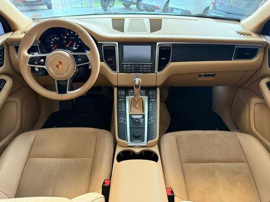 PORSCHE-MACAN-2015