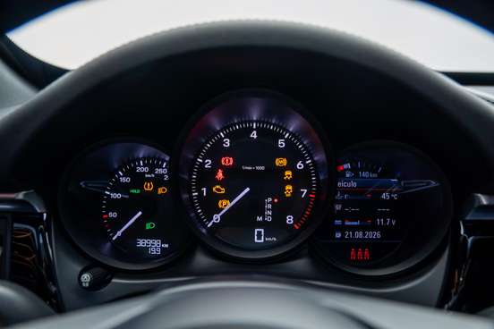 PORSCHE-MACAN-2022