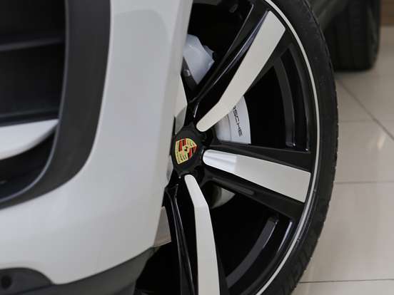 PORSCHE-MACAN-2023