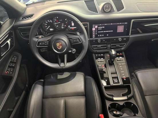 PORSCHE-MACAN-2024