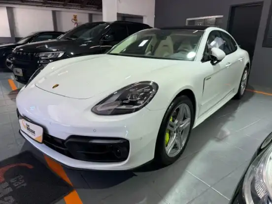 PORSCHE-PANAMERA-2023