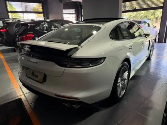 PORSCHE-PANAMERA-2023