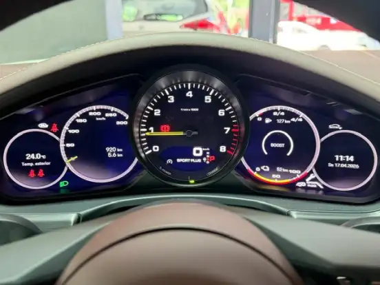 PORSCHE-PANAMERA-2023