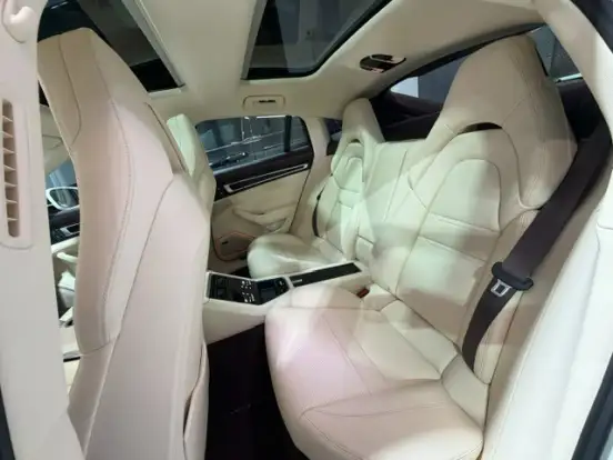 PORSCHE-PANAMERA-2023