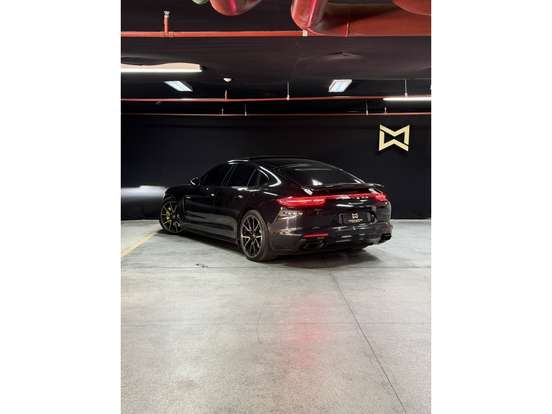 PORSCHE-PANAMERA-2018