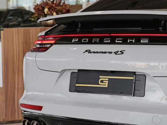 PORSCHE-PANAMERA-2016