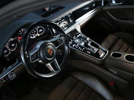 PORSCHE-PANAMERA-2016