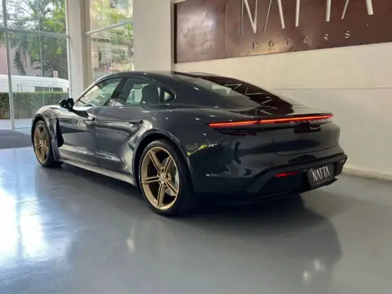 PORSCHE-TAYCAN-2022