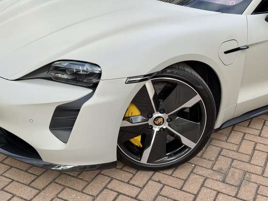 PORSCHE-TAYCAN-TURBO S ELÉTRICO PORSCHE-TAYCAN-2021