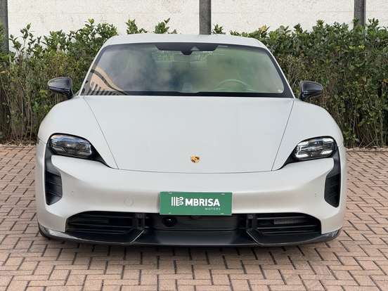 PORSCHE-TAYCAN-2021